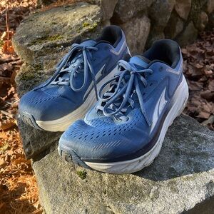 Altra Via Olympus
Size 11.5